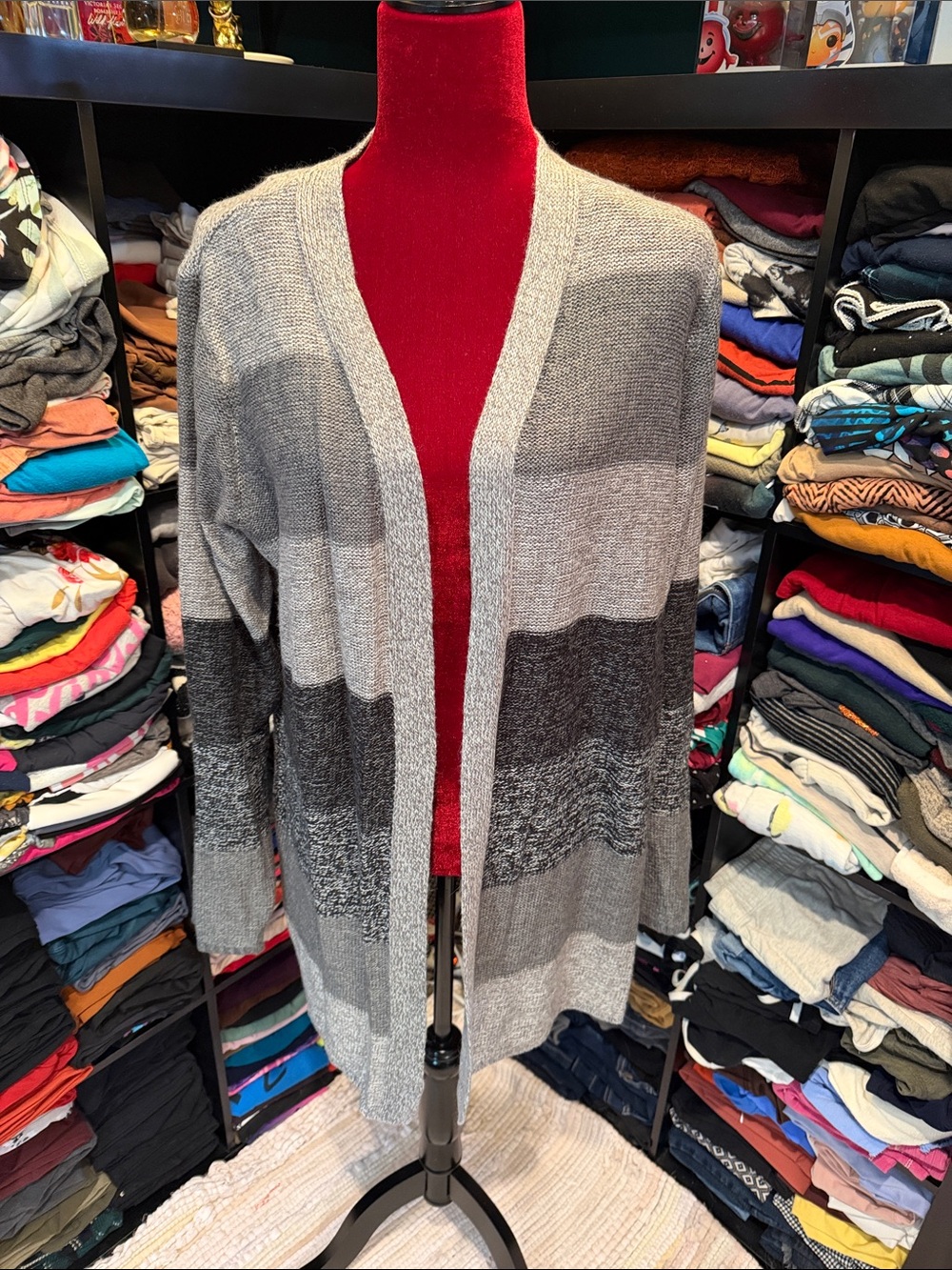 #516. 4/$32 Sweater cardigan. Xl